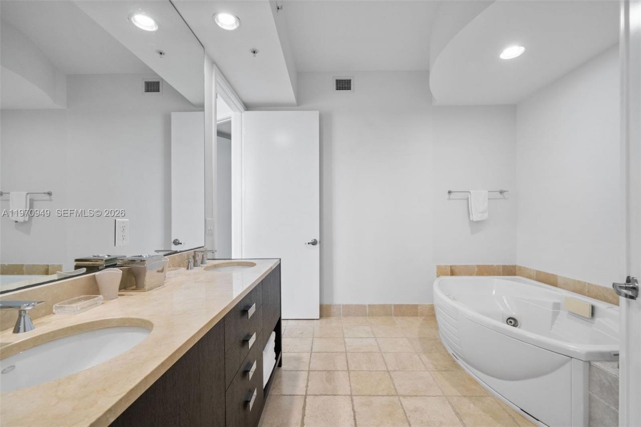 18201 Collins Ave , Unit 4709, Sunny Isles Beach, FL 33160 Photo