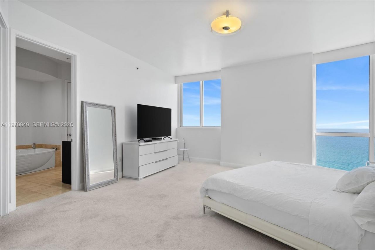 18201 Collins Ave , Unit 4709, Sunny Isles Beach, FL 33160 Photo