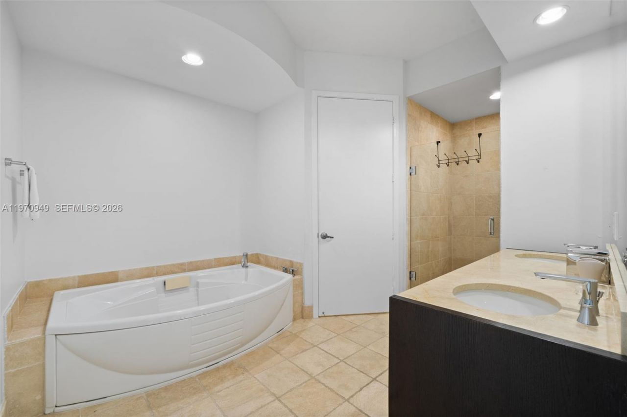 18201 Collins Ave, Unit 4709, Sunny Isles Beach, FL 33160 Photo