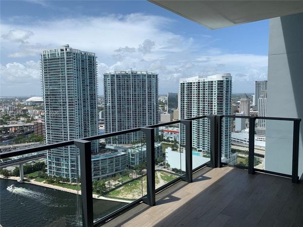 68 SE 6th St, Unit 3010, Miami, FL 33131