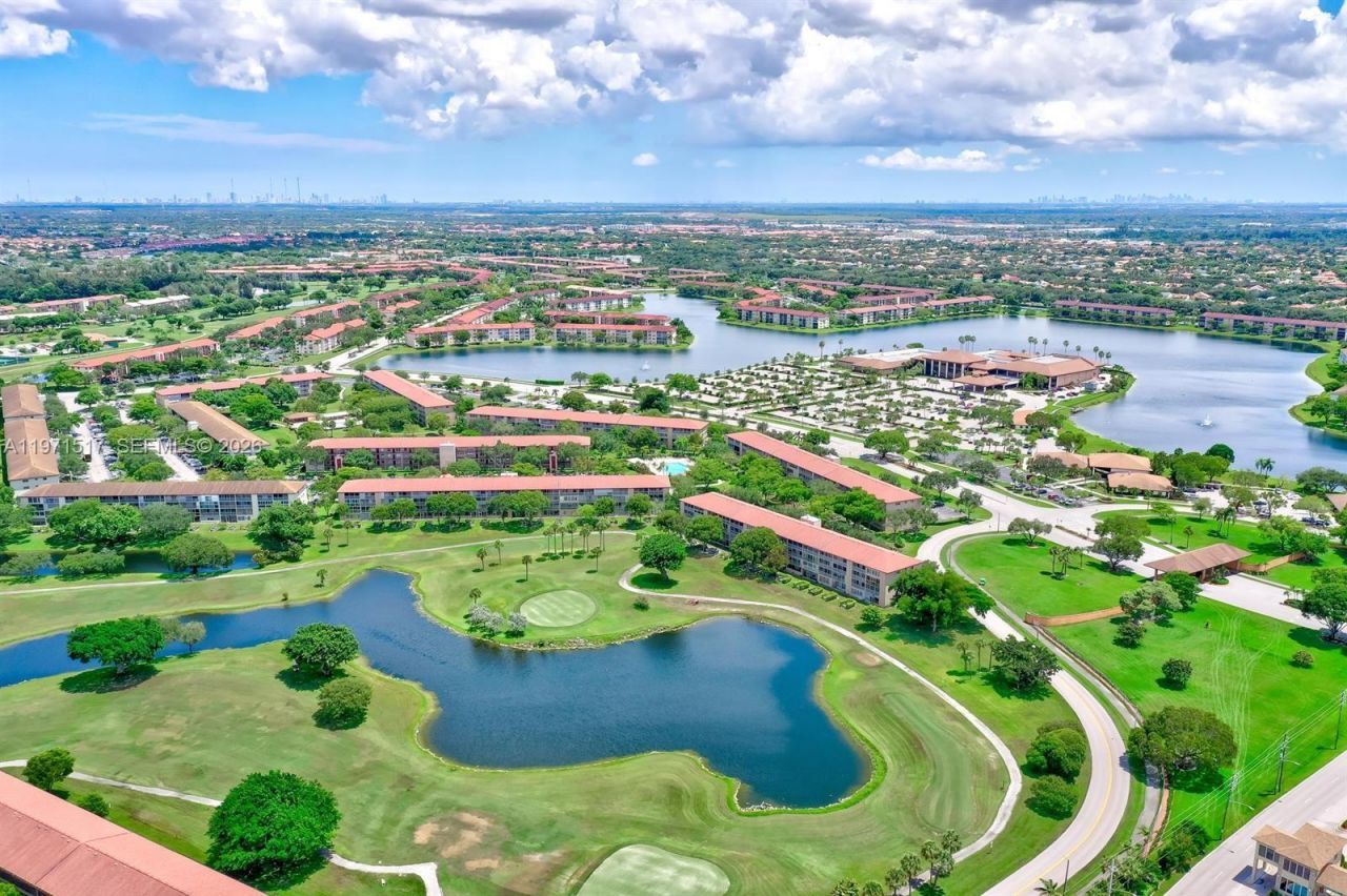 200 SW 132nd Way , Unit 207L, Pembroke Pines, FL 33027 Photo