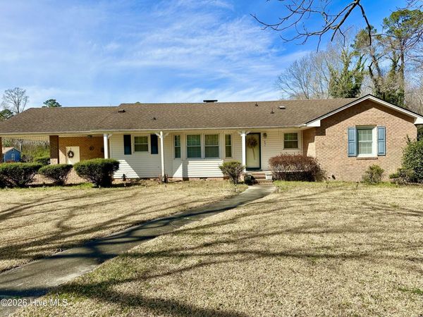 201 Pecan Drive, Elizabethtown, NC 28337