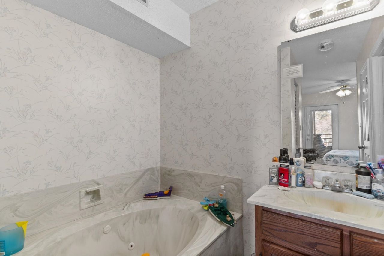 712 South Dogwood Dr. Photo 18