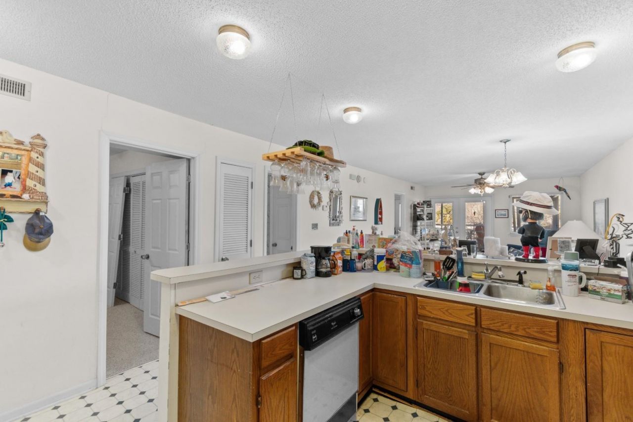 712 South Dogwood Dr. Photo 5