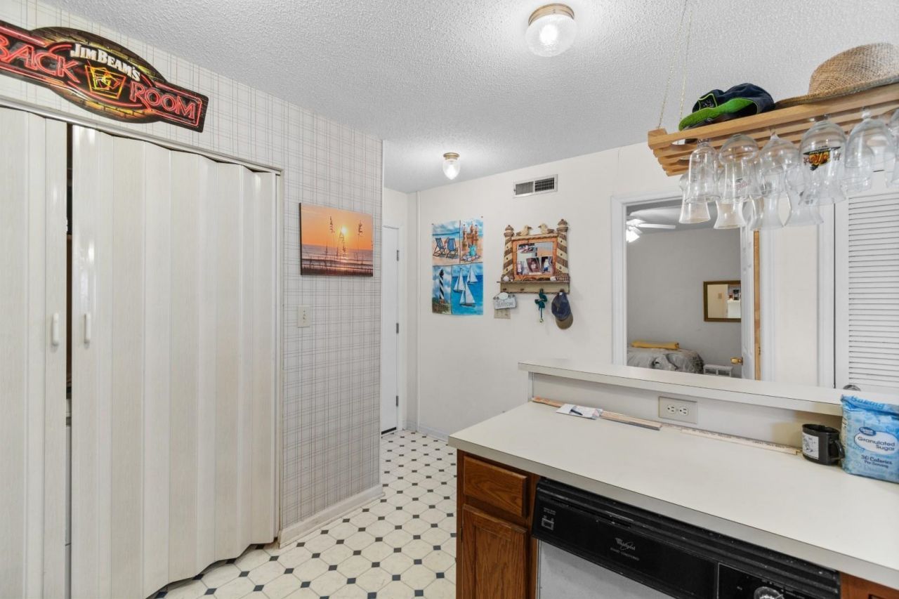 712 South Dogwood Dr. Photo 8