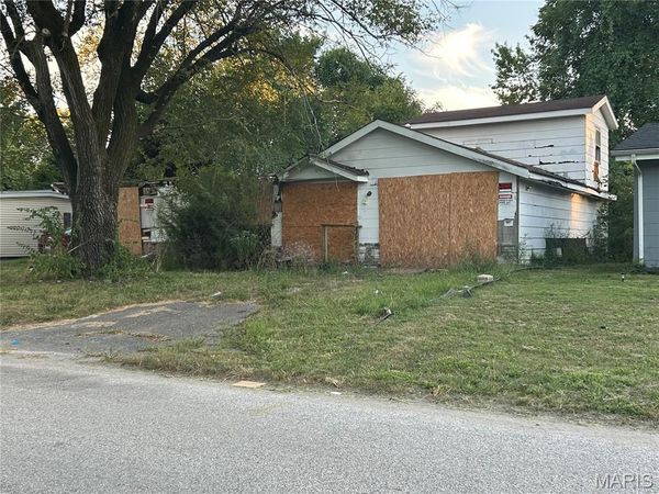 818 E 5th Street, Cahokia, IL 62206