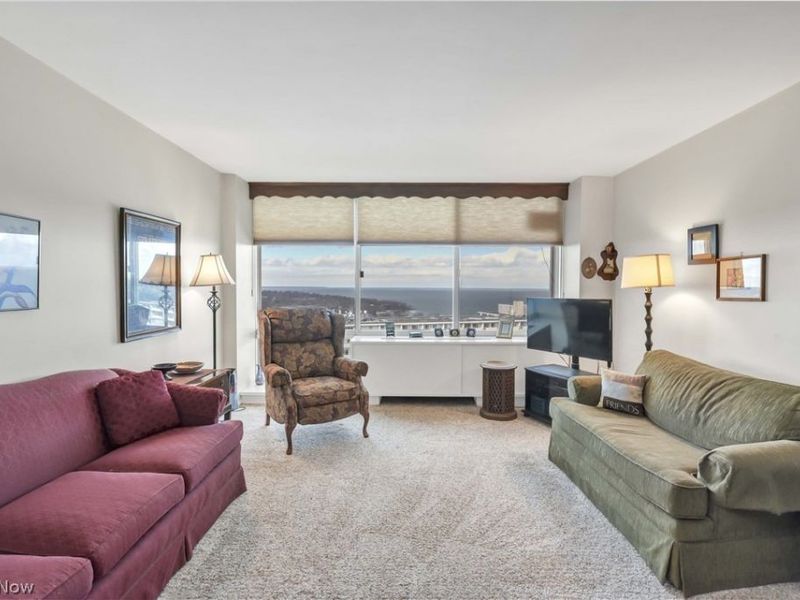 12700 Lake Avenue, Unit 2808, Lakewood, OH 44107 Photo 3