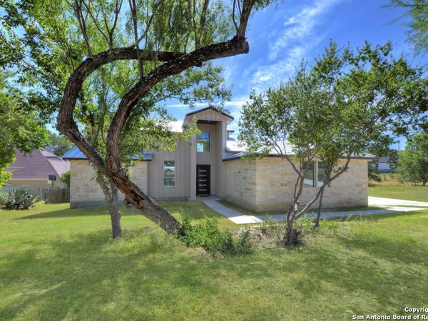 105 River Bluff, Castroville, TX 78009