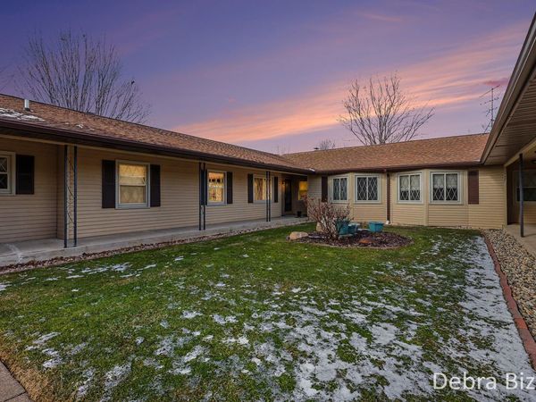 7425 Pinegrove Drive, Jenison, MI 49428