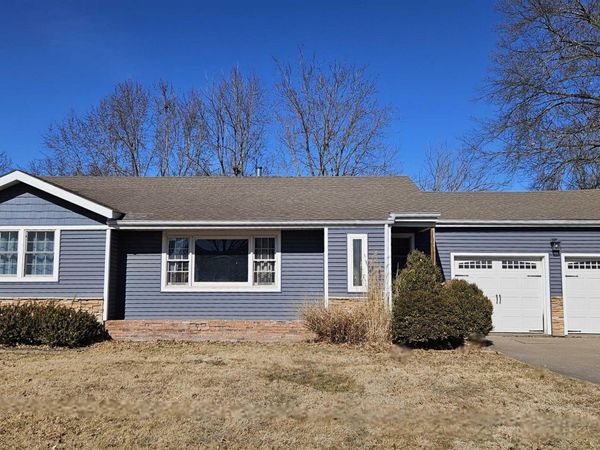 205 E Fillmore Avenue, Fairfield, IA 52556