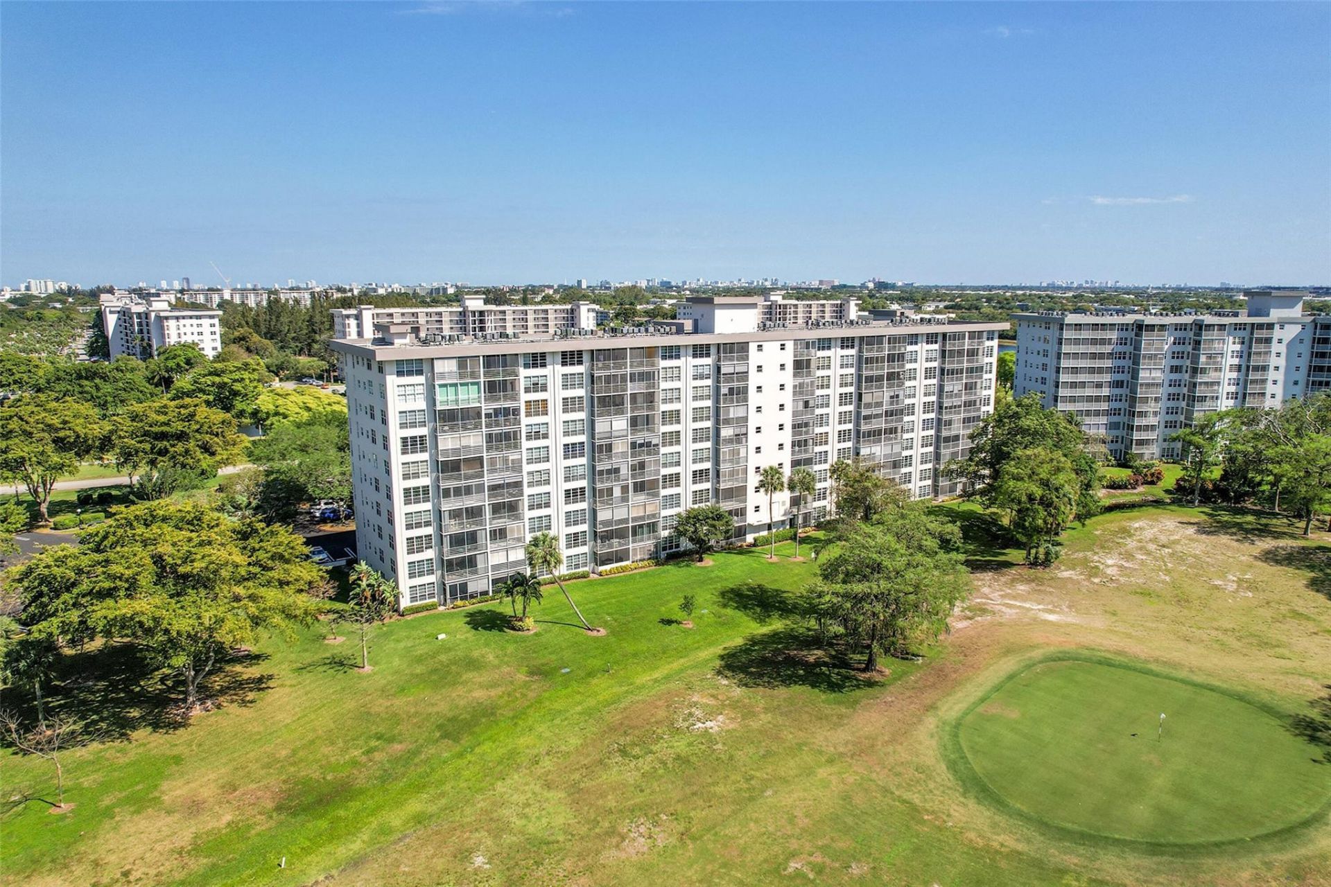 605 Oaks Drive, Unit 701, Pompano Beach, FL 33069 Photo