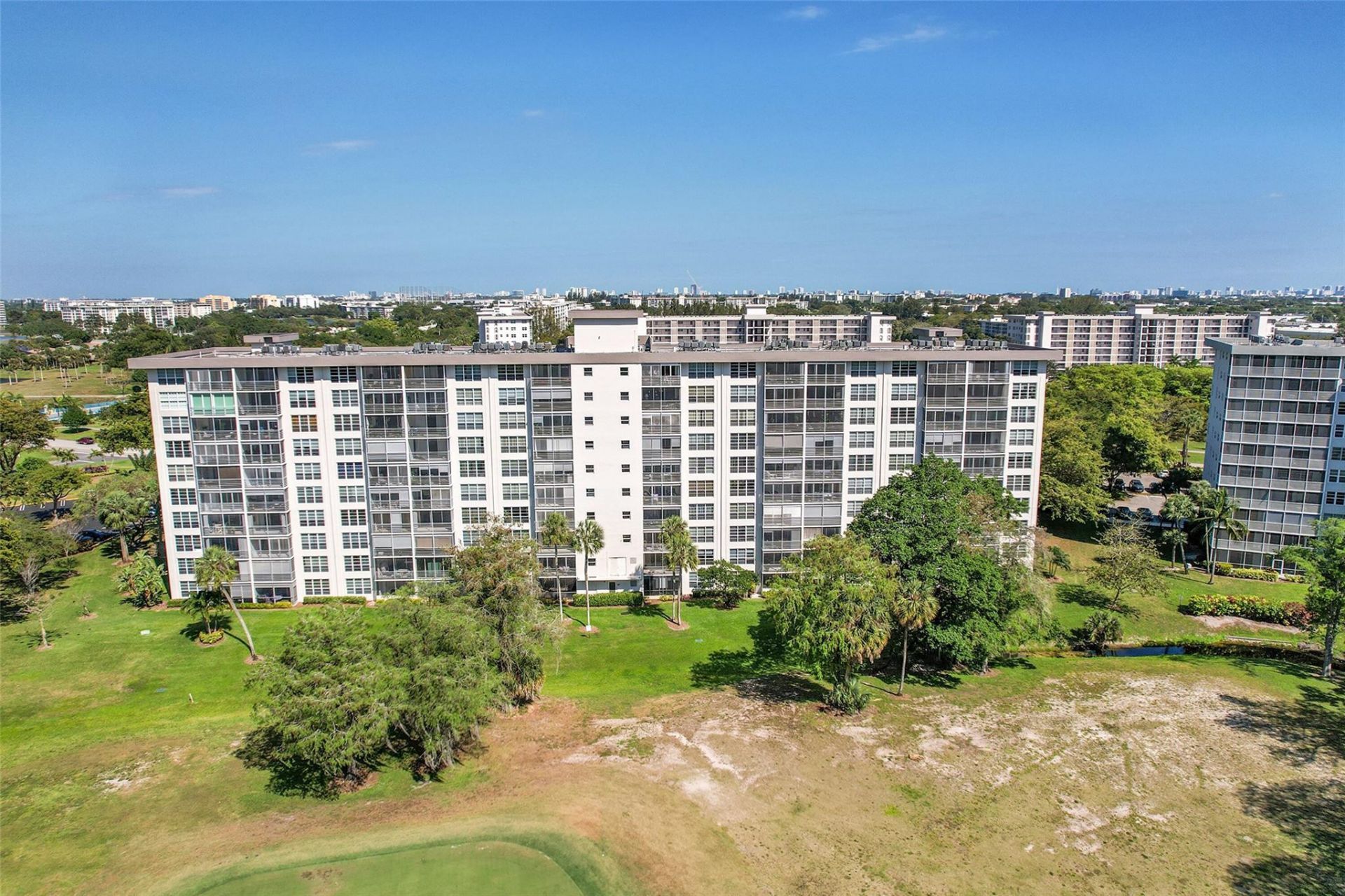 605 Oaks Drive, Unit 701, Pompano Beach, FL 33069 Photo