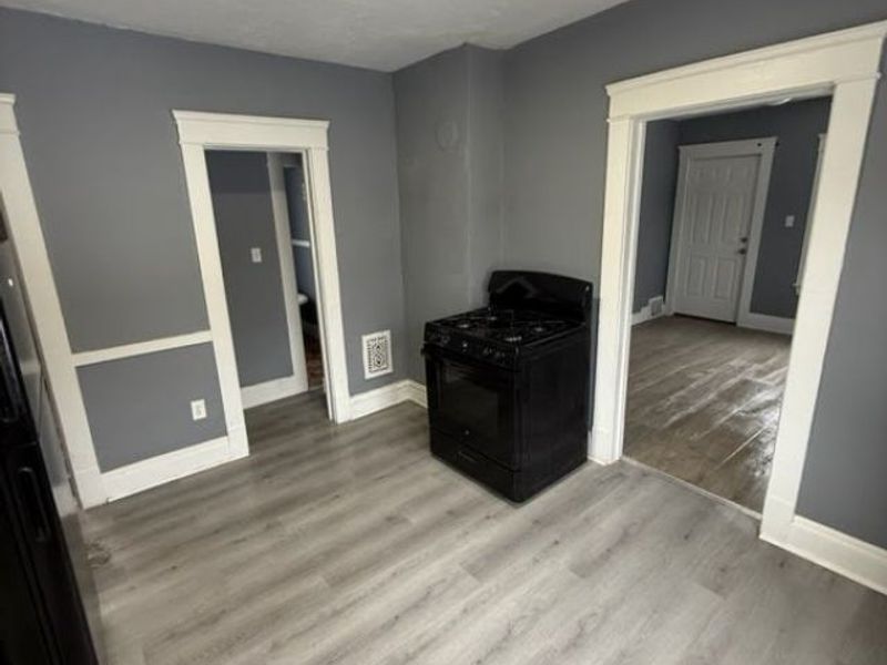 10304 Shale Avenue, Cleveland, OH 44104 Photo 2