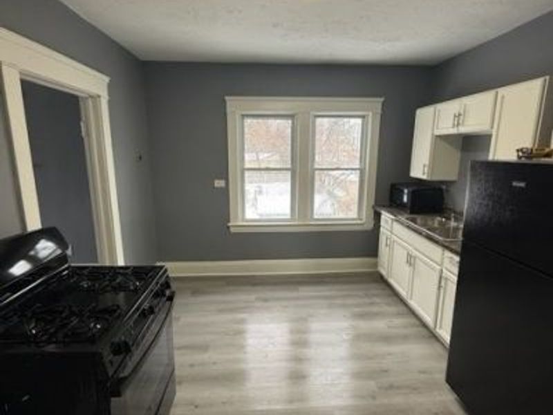 10304 Shale Avenue, Cleveland, OH 44104 Photo 3