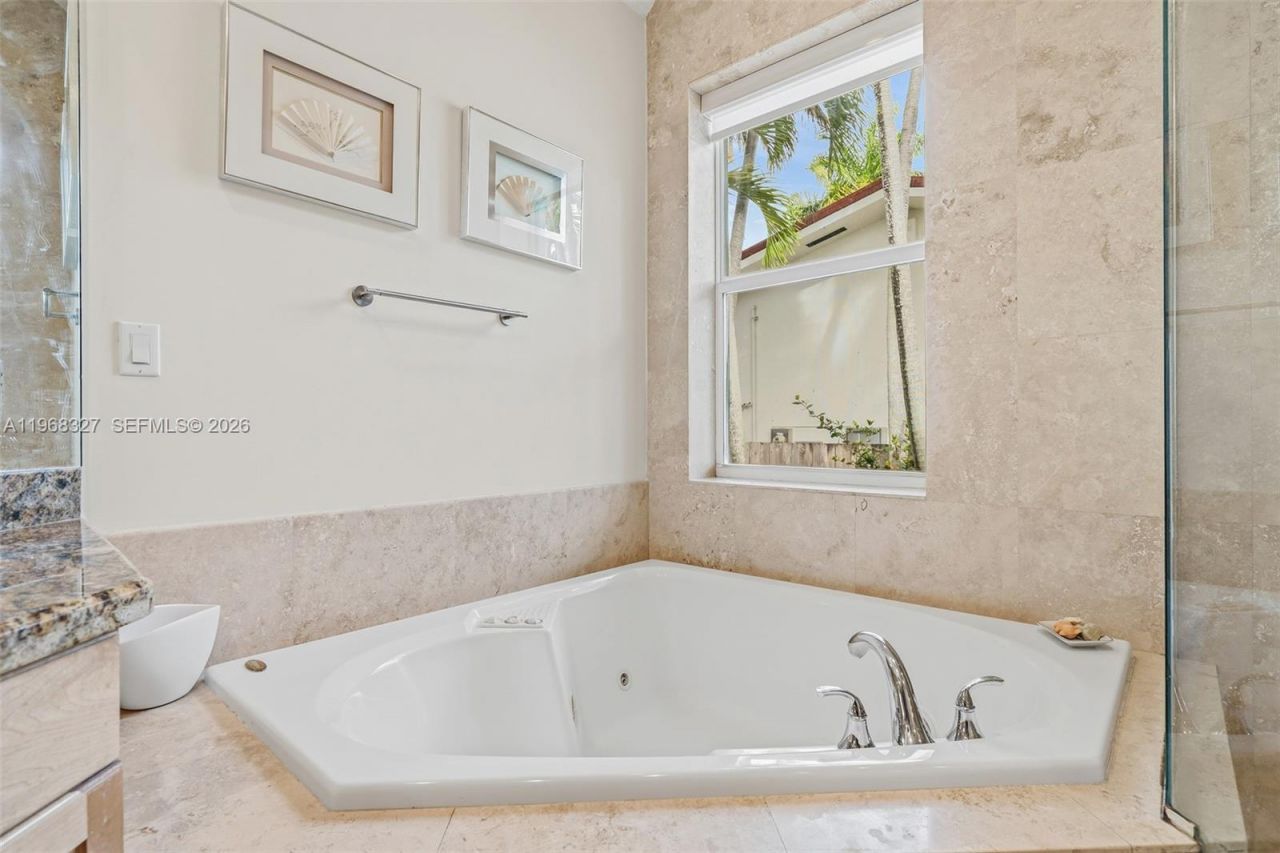 7431 Center Bay Dr , North Bay Village, FL 33141 Photo