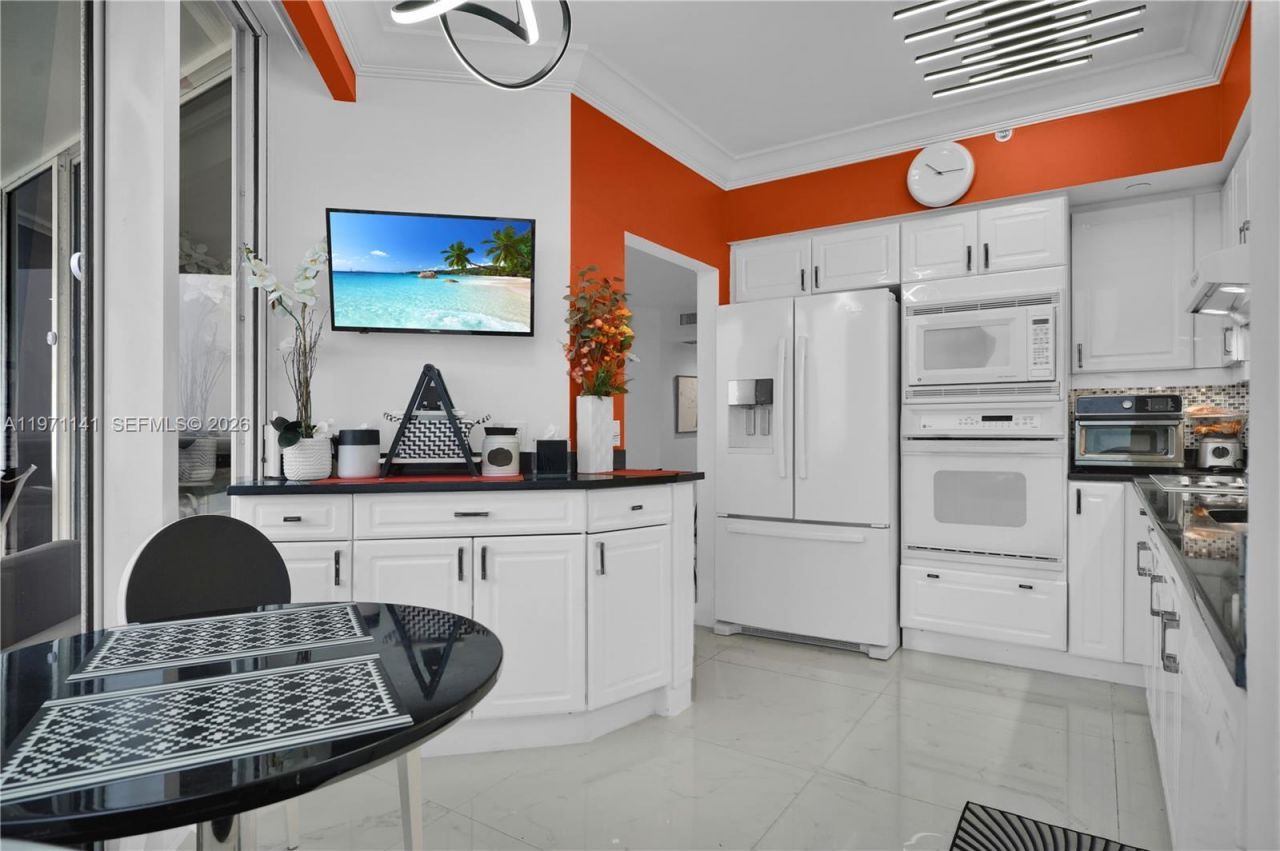 4775 Collins Ave, Unit 1806, Miami Beach, FL 33140 Photo