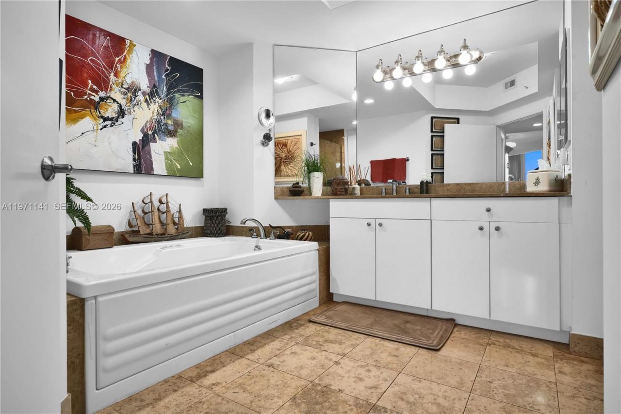 4775 Collins Ave, Unit 1806, Miami Beach, FL 33140 Photo