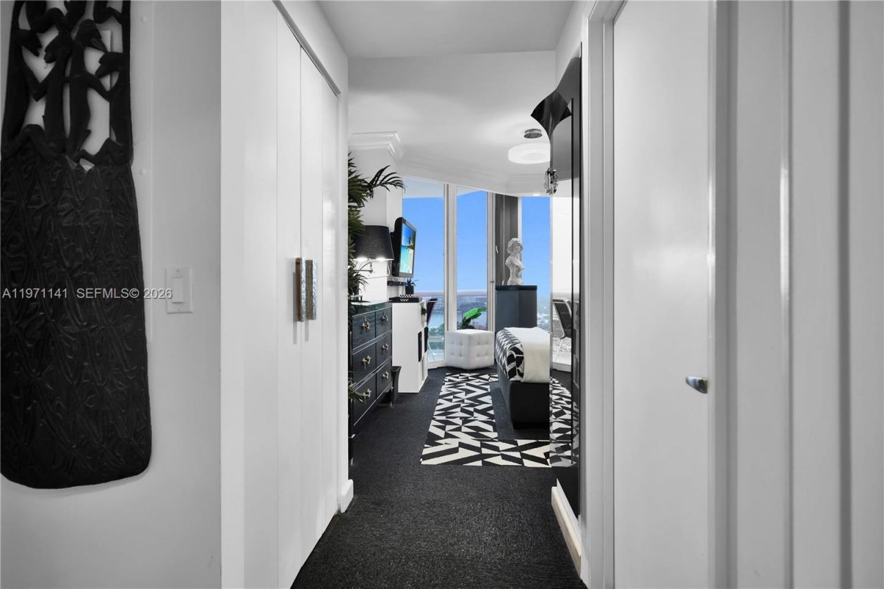 4775 Collins Ave, Unit 1806, Miami Beach, FL 33140 Photo