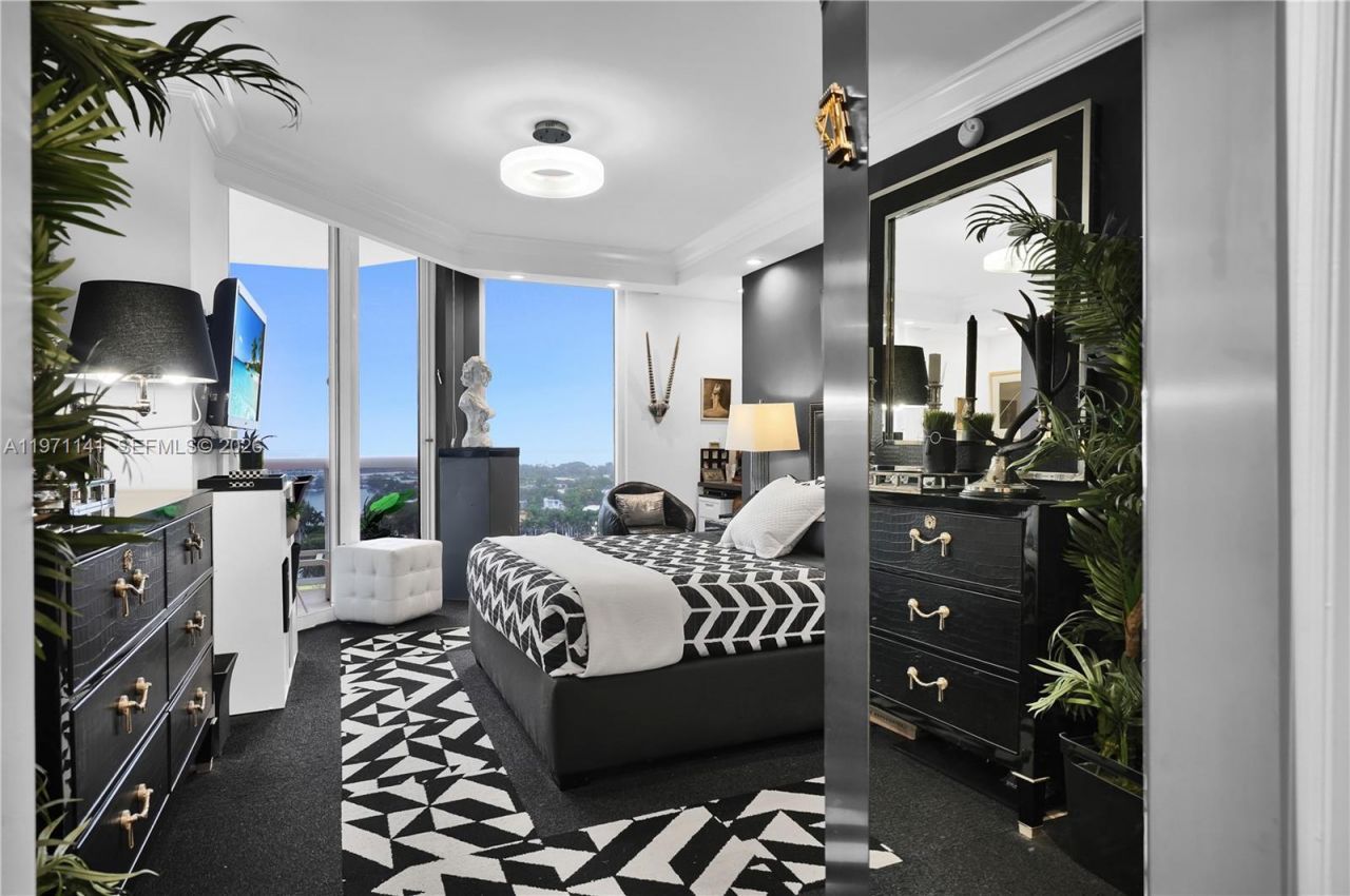 4775 Collins Ave, Unit 1806, Miami Beach, FL 33140 Photo