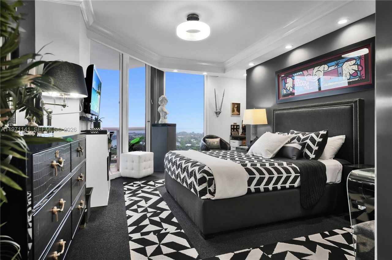 4775 Collins Ave, Unit 1806, Miami Beach, FL 33140 Photo