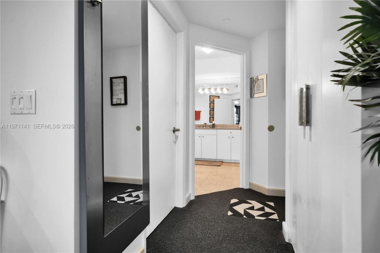 4775 Collins Ave, Unit 1806, Miami Beach, FL 33140 Photo