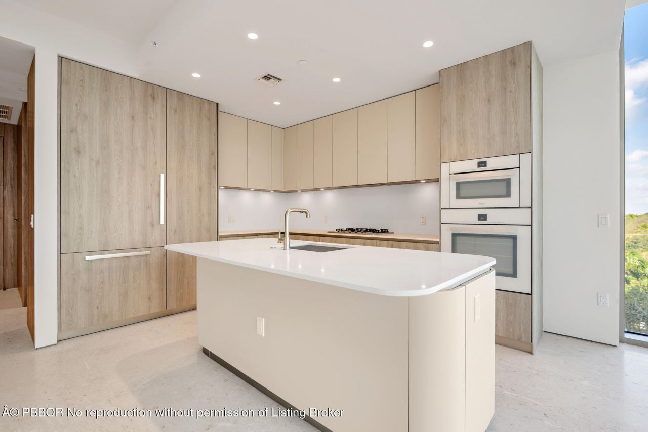 200 Arkona Court, Unit 501, West Palm Beach, FL 33401 Photo