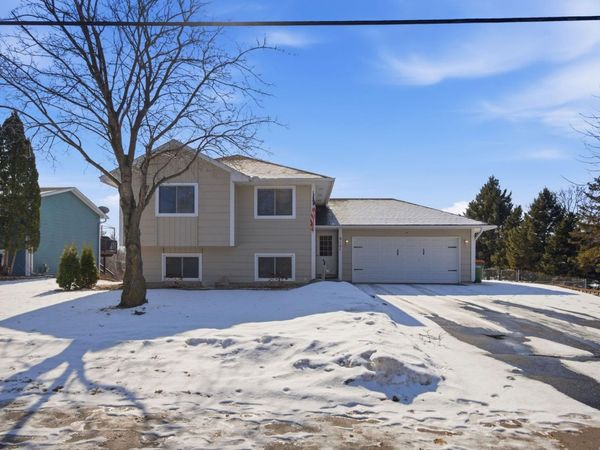 6121 Egg Lake Road N, Hugo, MN 55038