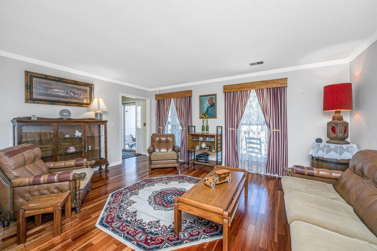 1375 Emerald Forest Parkway Photo 8