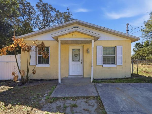 1314 ROBIE AVENUE , MOUNT DORA, FL 32757