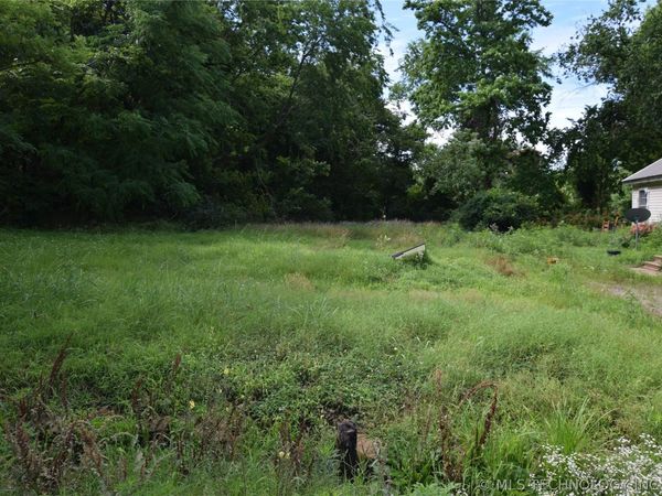 320 E Oak Street , Stilwell, OK 74960