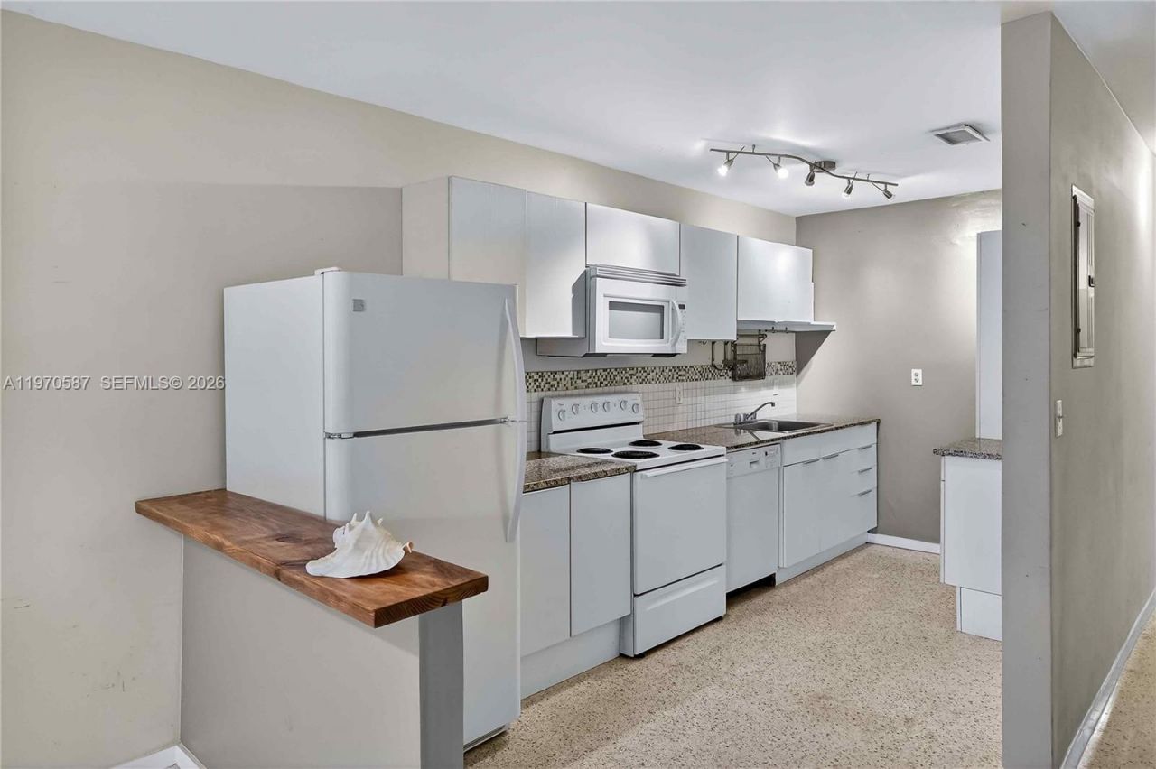 8620 NE 2nd Ave , El Portal, FL 33138 Photo