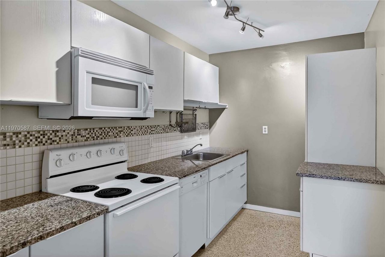 8620 NE 2nd Ave , El Portal, FL 33138 Photo