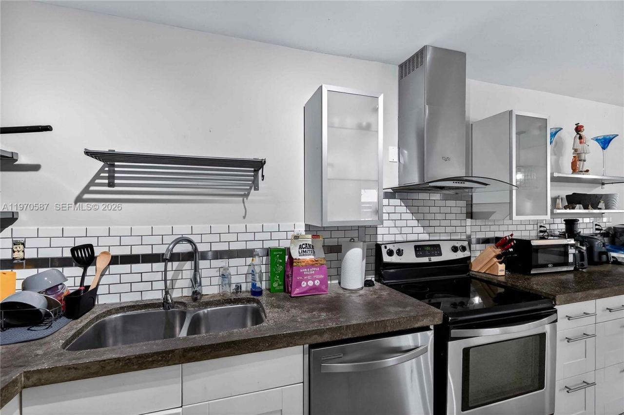 8620 NE 2nd Ave , El Portal, FL 33138 Photo