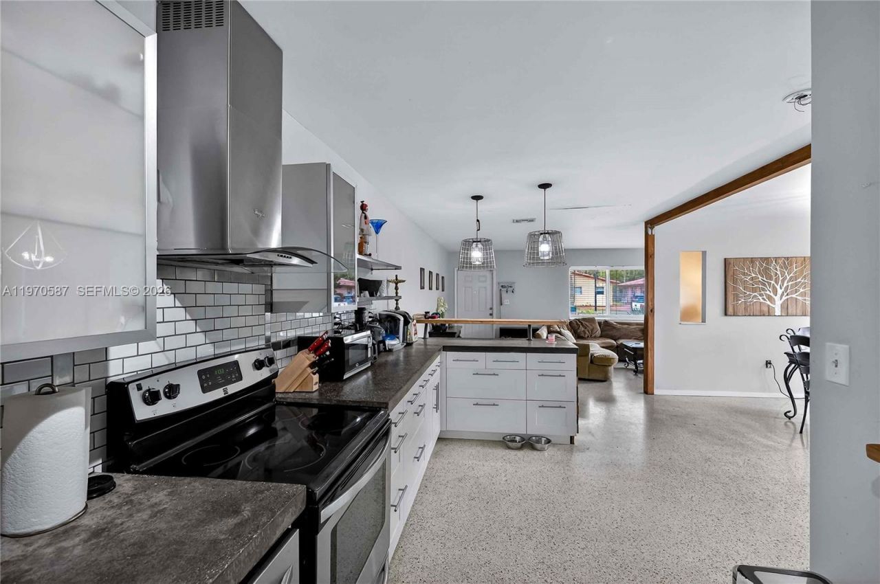 8620 NE 2nd Ave , El Portal, FL 33138 Photo