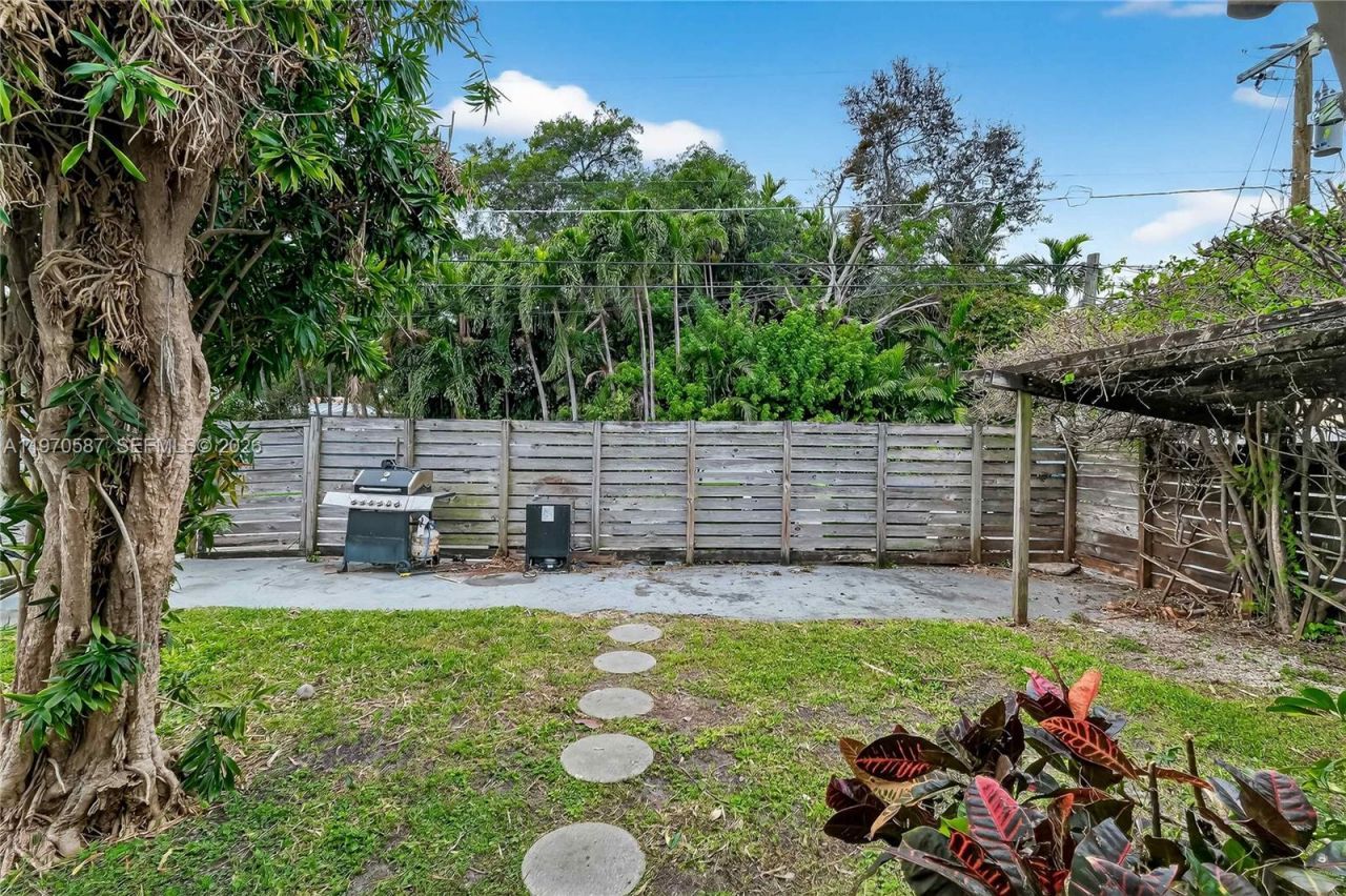 8620 NE 2nd Ave , El Portal, FL 33138 Photo