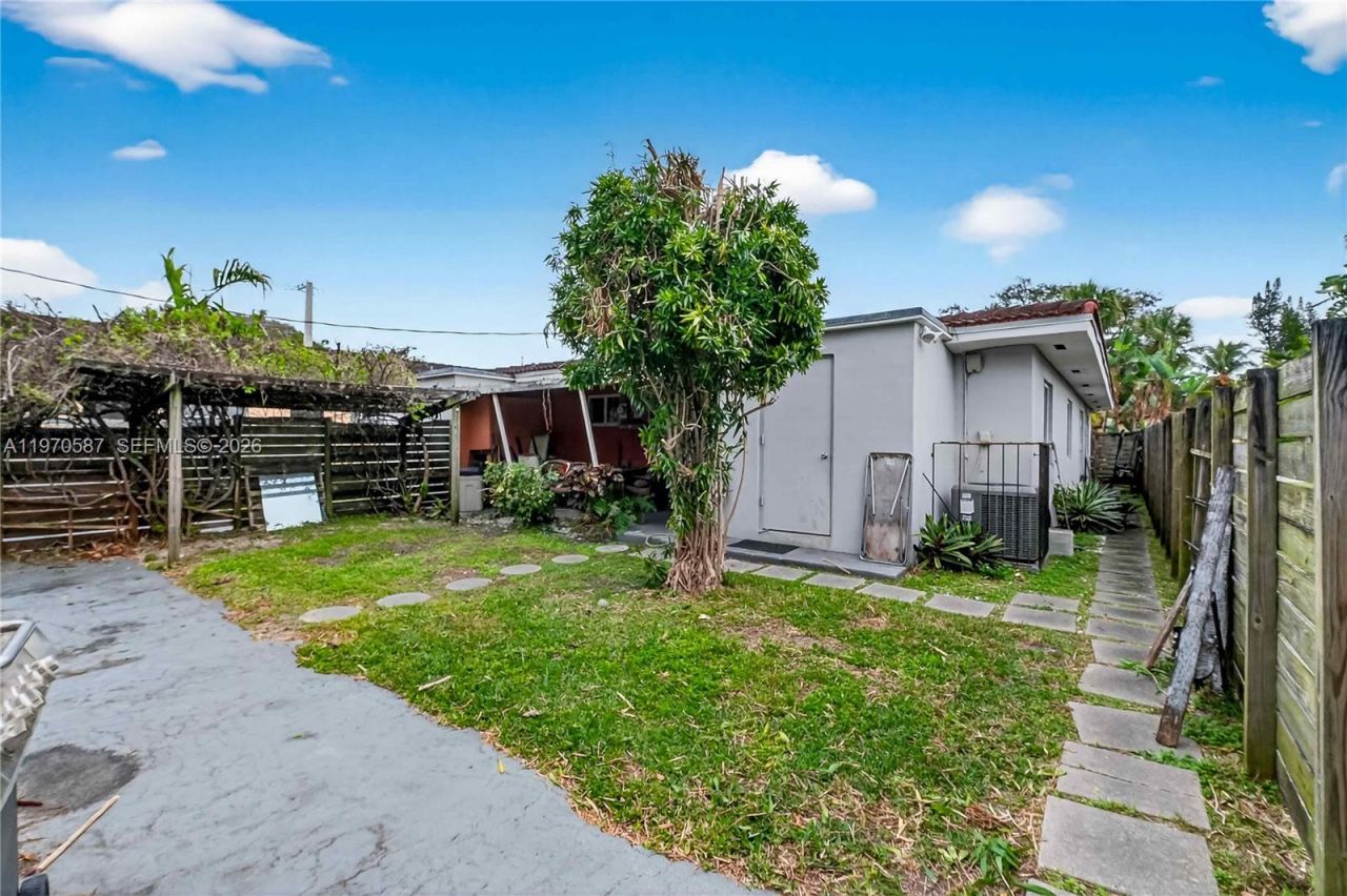 8620 NE 2nd Ave , El Portal, FL 33138 Photo