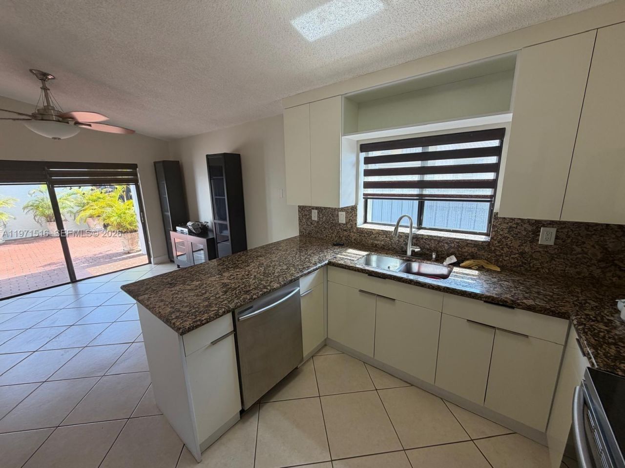 8886 SW 6th St, Unit 8886, Miami, FL 33174 Photo