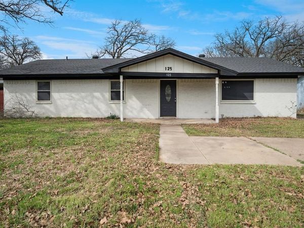 125 Briarwood Drive, Kennedale, TX 76060