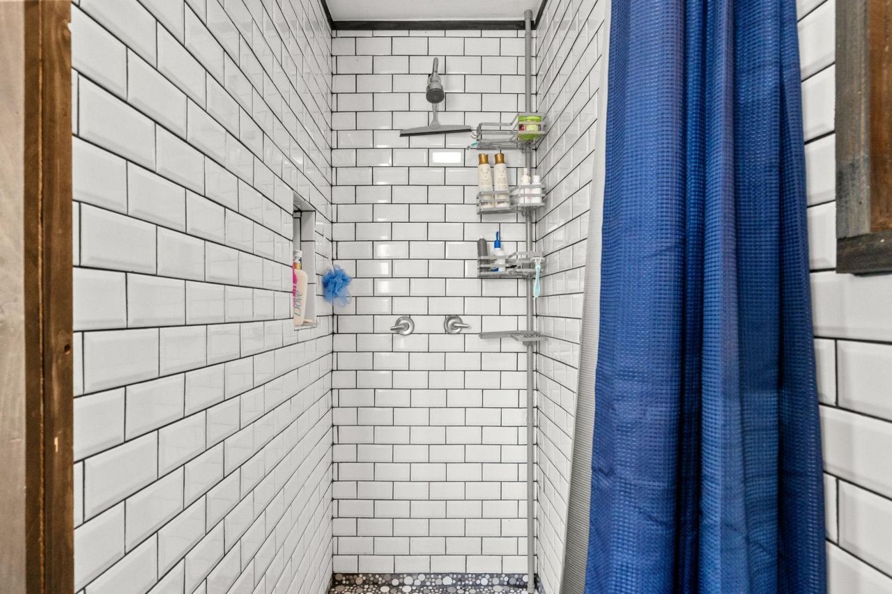 1921 Kingfisher Dr.  Photo 17