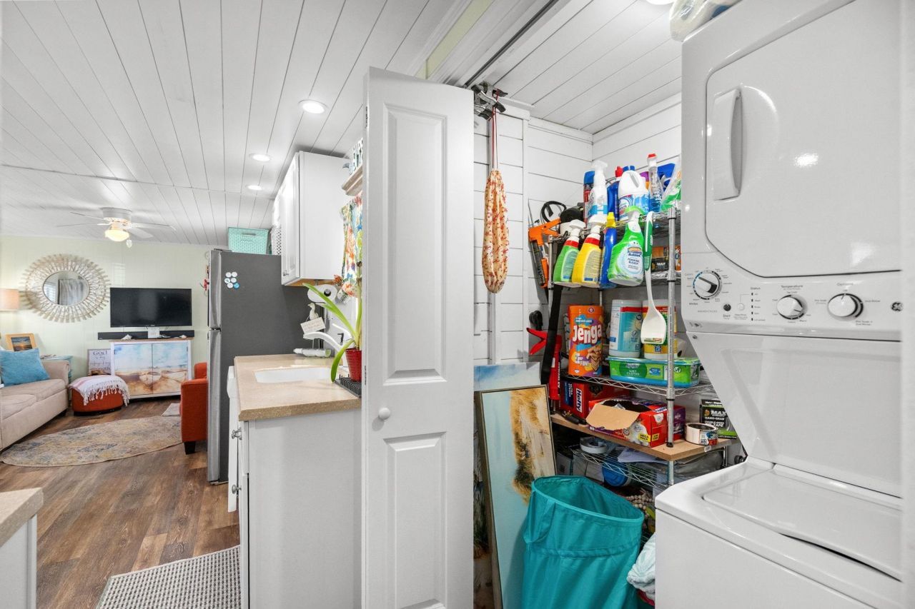 1921 Kingfisher Dr.  Photo 23