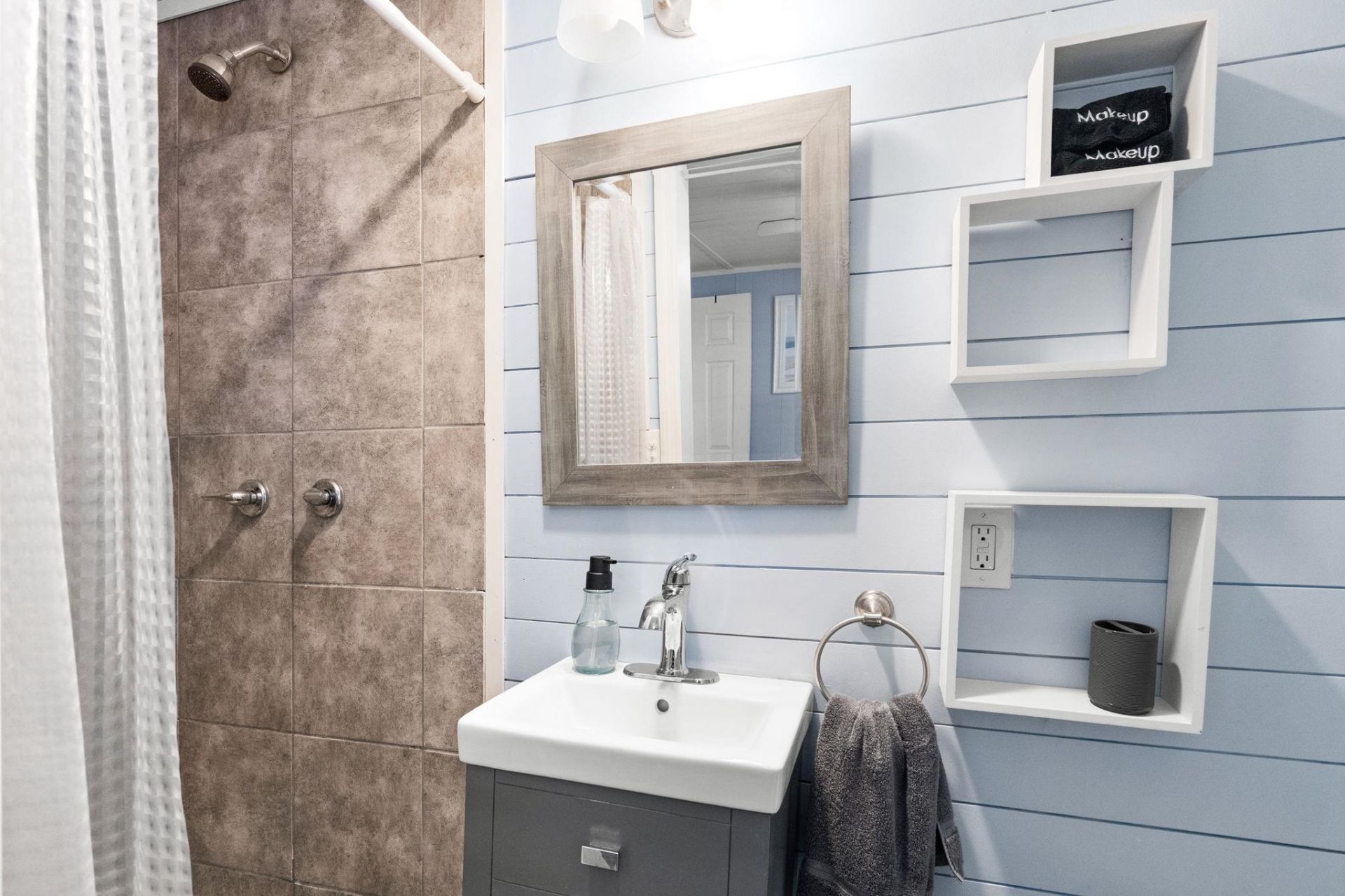 1921 Kingfisher Dr. Photo 24