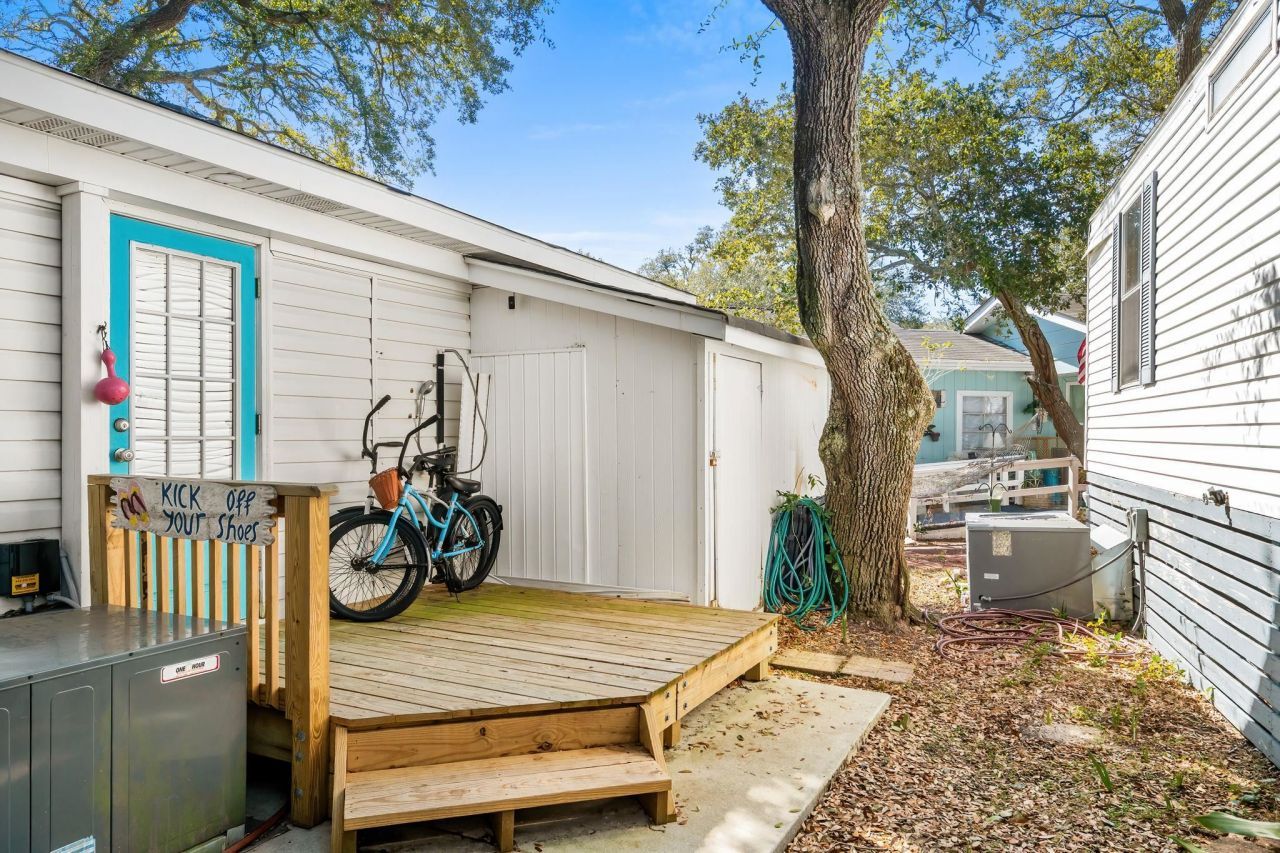 1921 Kingfisher Dr. Photo 32