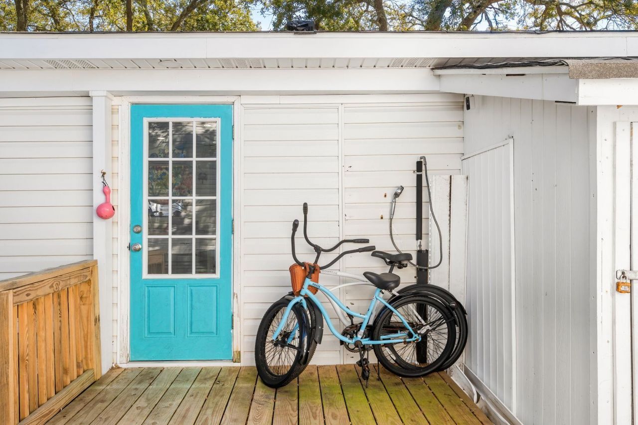 1921 Kingfisher Dr. Photo 33