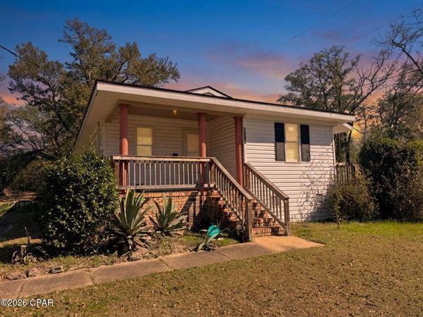 2806 Penn Avenue , Marianna, FL 32448