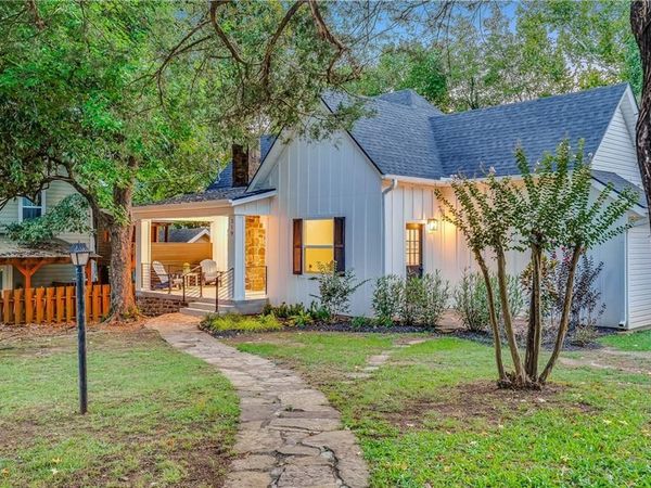 319 S College Avenue , Fayetteville, AR 72701