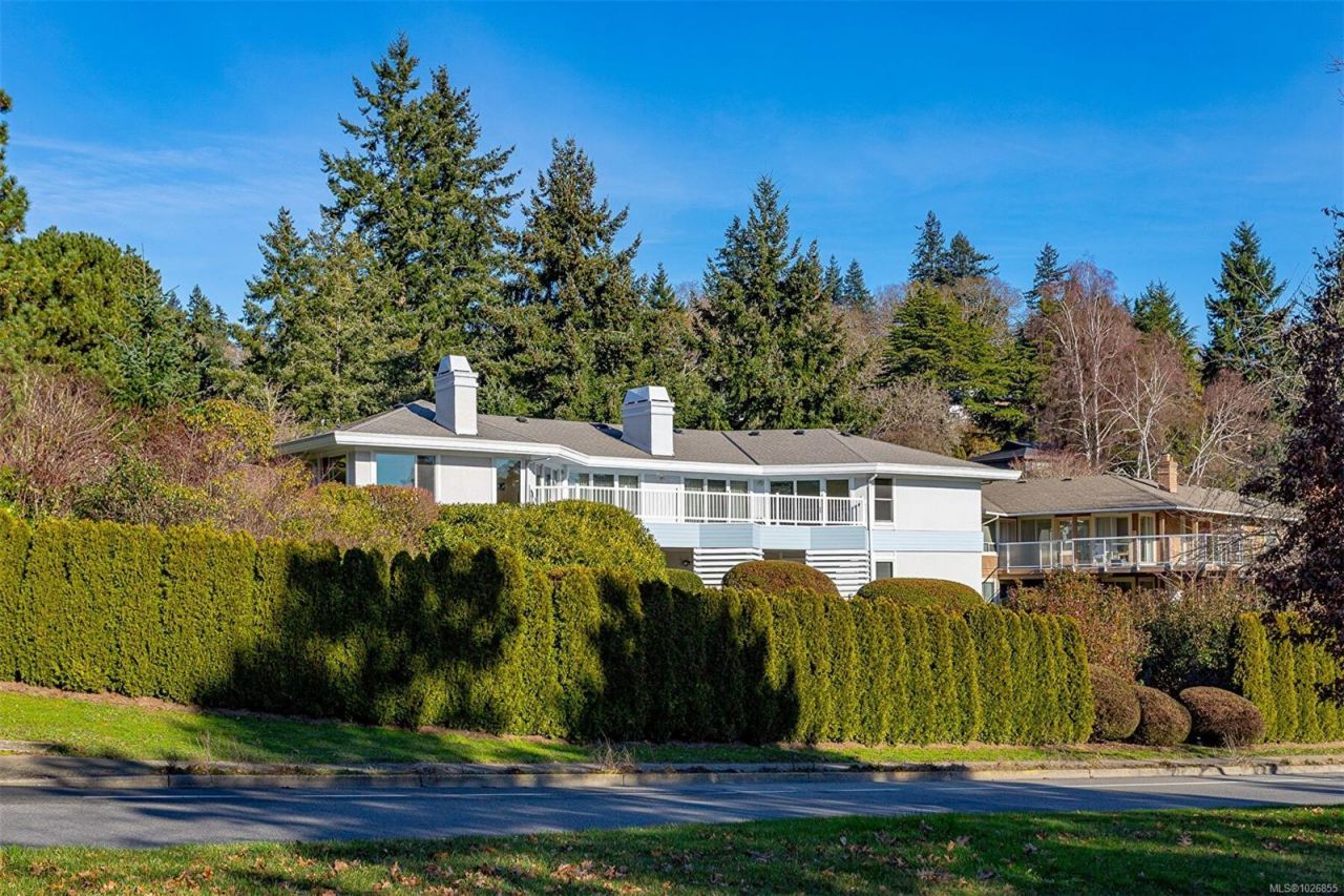 4569 Boulderwood Dr  Saanich, BC V8Y 3A5