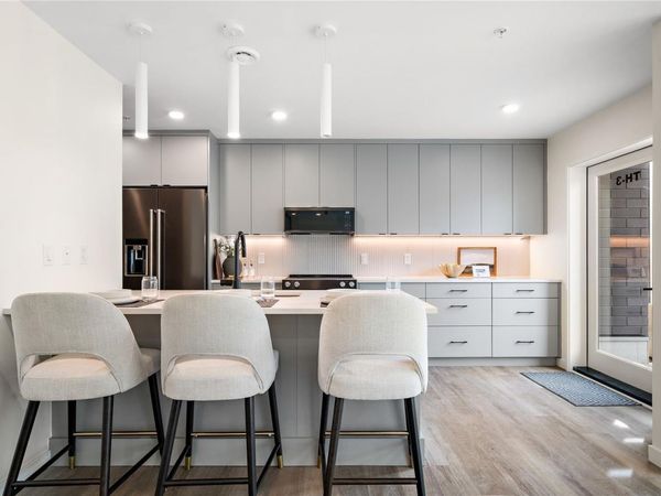 1102 Esquimalt Rd, Unit TH3, Esquimalt, BC V9A 0L3