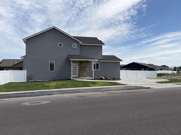 1018 Alpine Ave, Chubbuck, ID 83202