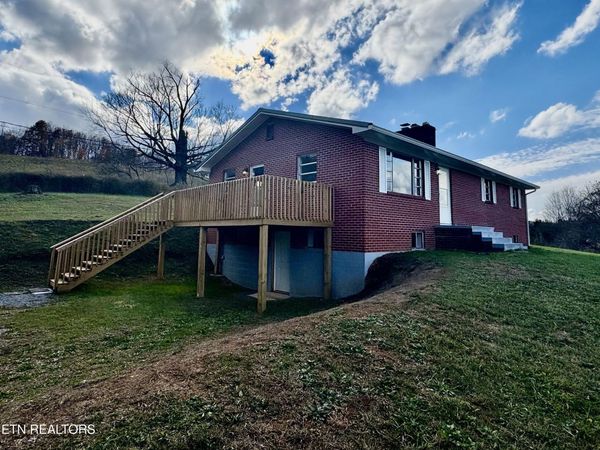 526 Blue Hollow Rd, Rose Hill, VA 24281