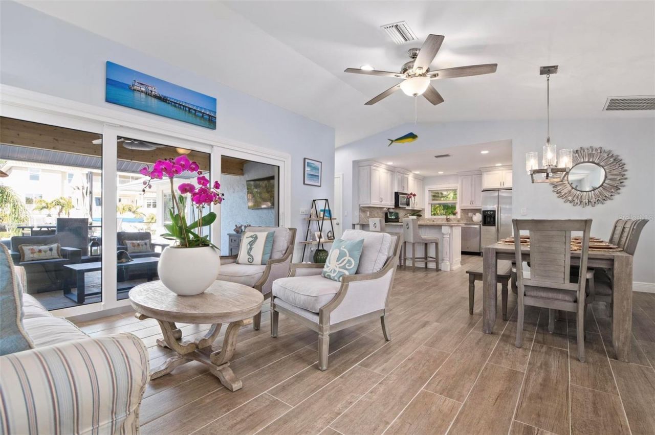 607 North Point Drive, Holmes Beach, FL 34217 Photo